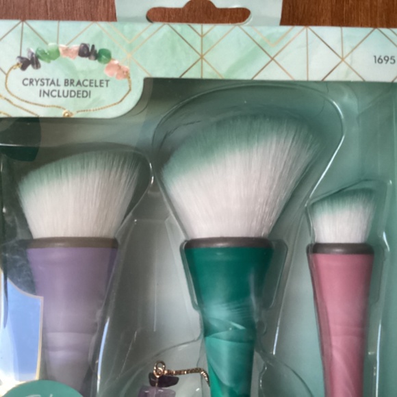 Eco tools Crystal Finish Exclusive Wellness Kit New in box - Picture 2 of 7